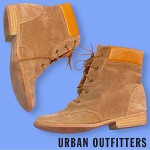 Urban Outfitters Brown Tan Suede Leather Lace Up Ankle Booties Size 7 Retro Flat